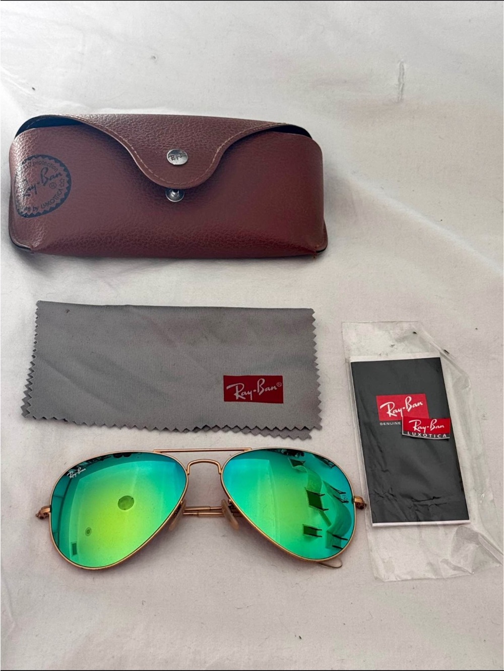 Ray-Ban Aviator Sunglasses with Gold Frame and Green Mirrored Lenses